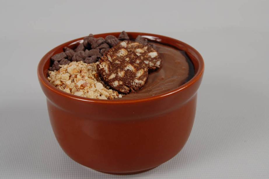 <strong>Ice by Nice</strong><br /> <br /> Que tal um <strong>sorvete de feijoada</strong> para se refrescar? A ideia parece horrível, certo? Mas, provavelmente você mudará de opinião ao conferir os ingredientes. A linguiça é, na verdade, uma palha italiana (mistura de biscoito e brigadeiro); a farofa crocante de caju imita a versão salgada; as gotas de chocolate ao leite simbolizam os feijões e a calda de caramelo remete ao caldo do feijão. E, claro, há duas bolas de sorvete à escolha do cliente. As sugestões da casa são os sabores creme de chocolate e chocolate com pedaços. São 20 lojas, em <a href="https://viajeaqui.abril.com.br/cidades/br-sp-sao-paulo" rel="São Paulo">São Paulo</a> e em <a href="https://viajeaqui.abril.com.br/estados/br-minas-gerais" rel="Minas Gerais">Minas Gerais</a>. Consulte os endereços: <a href="https://www.icebynice.com.br" rel="www.icebynice.com.br" target="_blank">www.icebynice.com.br</a> <strong>Ice by Nice</strong><br /> <br /> Que tal um <strong>sorvete de feijoada</strong> para se refrescar? A ideia parece horrível, certo? Mas, provavelmente você mudará de opinião ao conferir os ingredientes. A linguiça é, na verdade, uma palha italiana (mistura de biscoito e brigadeiro); a farofa crocante de caju imita a versão salgada; as gotas de chocolate ao leite simbolizam os feijões e a calda de caramelo remete ao caldo do feijão. E, claro, há duas bolas de sorvete à escolha do cliente. As sugestões da casa são os sabores creme de chocolate e chocolate com pedaços. São 20 lojas, em <a href="https://viajeaqui.abril.com.br/cidades/br-sp-sao-paulo" rel="São Paulo">São Paulo</a> e em <a href="https://viajeaqui.abril.com.br/estados/br-minas-gerais" rel="Minas Gerais">Minas Gerais</a>. Consulte os endereços: <a href="https://www.icebynice.com.br" rel="www.icebynice.com.br" target="_blank">www.icebynice.com.br</a>