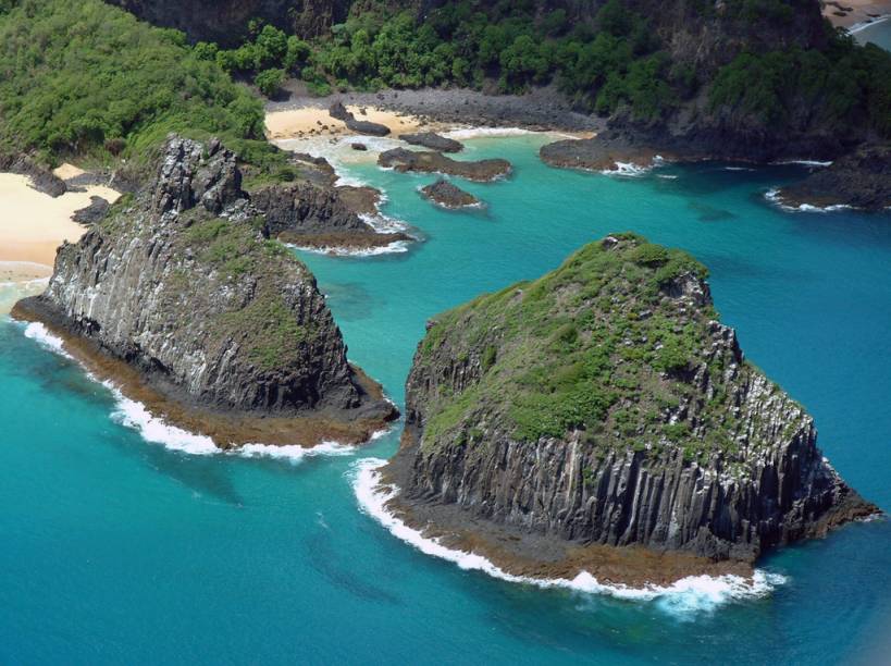 O arquipélago de <a href="https://beta-develop.viagemeturismo.abril.com.br/cidades/fernando-de-noronha-7/">Fernando de Noronha</a> possui praias de deixar qualquer um embasbacado. Entre elas, as famosas e obrigatórias Baía do Sancho, Baía dos Porcos (foto) e Praia do Leão O arquipélago de <a href="https://beta-develop.viagemeturismo.abril.com.br/cidades/fernando-de-noronha-7/">Fernando de Noronha</a> possui praias de deixar qualquer um embasbacado. Entre elas, as famosas e obrigatórias Baía do Sancho, Baía dos Porcos (foto) e Praia do Leão