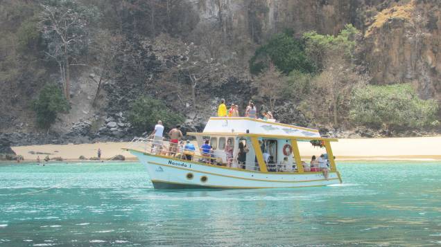 <strong><a href="https://viajeaqui.abril.com.br/cidades/br-pe-fernando-de-noronha" rel="Fernando de Noronha" target="_blank">Fernando de Noronha</a>, <a href="https://viajeaqui.abril.com.br/estados/br-pernambuco" rel="Pernambuco" target="_blank">Pernambuco</a> — QUATRO NOITES COM PASSEIOS</strong> São 4 noites em pousada domiciliar, com caminhada por áreas históricas e passeio de barco. <strong>Quando:</strong> em 15/12 <strong>Quem leva:</strong> a <a href="https://freewayviagens.tur.br/" rel="FREEWAY" target="_blank">FREEWAY</a> - (11) 5088-0999 <strong>Quanto:</strong> R$ 4668 <strong><a href="https://viajeaqui.abril.com.br/cidades/br-pe-fernando-de-noronha" rel="Fernando de Noronha" target="_blank">Fernando de Noronha</a>, <a href="https://viajeaqui.abril.com.br/estados/br-pernambuco" rel="Pernambuco" target="_blank">Pernambuco</a> — QUATRO NOITES COM PASSEIOS</strong> São 4 noites em pousada domiciliar, com caminhada por áreas históricas e passeio de barco. <strong>Quando:</strong> em 15/12 <strong>Quem leva:</strong> a <a href="https://freewayviagens.tur.br/" rel="FREEWAY" target="_blank">FREEWAY</a> - (11) 5088-0999 <strong>Quanto:</strong> R$ 4668