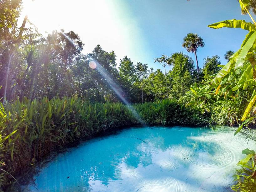 Há vários <strong>fervedouros</strong> espalhados pelo território do Jalapão; todos são nascentes cristalinas, onde é impossível afundar o corpo devido à pressão d'água Há vários <strong>fervedouros</strong> espalhados pelo território do Jalapão; todos são nascentes cristalinas, onde é impossível afundar o corpo devido à pressão d'água