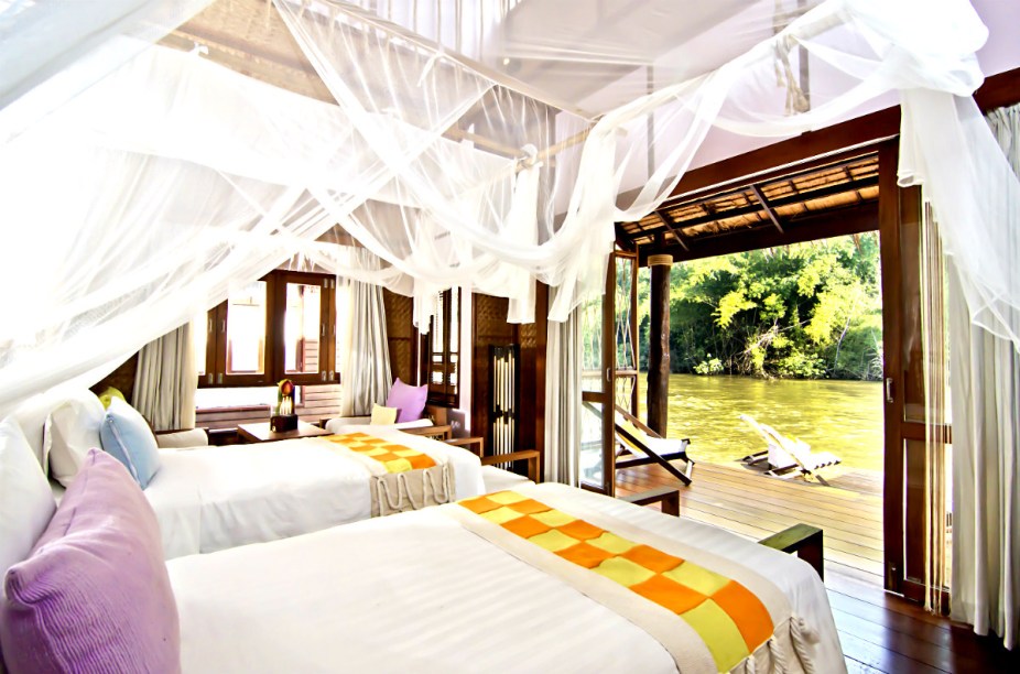 Composto por 18 elegantes chalés na beira do Rio Kwai, na província tailandesa de Kanchanaburi, o <a href="https://www.booking.com/hotel/th/the-floathouse-river-kwai.pt-br.html?aid=332455&label=viagemabril-hoteisflutuantes" rel="Float House" target="_blank">Float House</a> é um dos hotéis mais exóticos entre os "hotéis flutuantes" pelo mundo. 