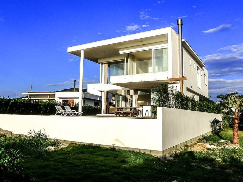 <strong><a href="https://viajeaqui.abril.com.br/cidades/br-sc-florianopolis" rel="Florianópolis" target="_self">Florianópolis</a>, <a href="https://viajeaqui.abril.com.br/estados/br-santa-catarina" rel="Santa Catarina" target="_self">Santa Catarina</a></strong> Terra de belas praias, agito e gente bonita, Floripa permanece na rota das cidades favoritas do Brasil, sobretudo no Ano Novo. A mansão, em condomínio fechado, tem ares modernos, com deck de frente pro mar, piscina aquecida e acabamento de alto padrão. <strong><a href="https://www.aluguetemporada.com.br/imovel/p3859117?uni_id=4232637" rel="Alugue aqui" target="_blank">Alugue aqui</a></strong> <em><a href="https://www.booking.com/city/br/florianopolis.pt-br.html?aid=332455&label=viagemabril-lugares-incr%C3%ADveis-para-casar" rel="Veja preços de hotéis em Floripa no Booking.com" target="_blank">Veja preços de hotéis em Floripa no Booking.com</a></em> <strong><a href="https://viajeaqui.abril.com.br/cidades/br-sc-florianopolis" rel="Florianópolis" target="_self">Florianópolis</a>, <a href="https://viajeaqui.abril.com.br/estados/br-santa-catarina" rel="Santa Catarina" target="_self">Santa Catarina</a></strong> Terra de belas praias, agito e gente bonita, Floripa permanece na rota das cidades favoritas do Brasil, sobretudo no Ano Novo. A mansão, em condomínio fechado, tem ares modernos, com deck de frente pro mar, piscina aquecida e acabamento de alto padrão. <strong><a href="https://www.aluguetemporada.com.br/imovel/p3859117?uni_id=4232637" rel="Alugue aqui" target="_blank">Alugue aqui</a></strong> <em><a href="https://www.booking.com/city/br/florianopolis.pt-br.html?aid=332455&label=viagemabril-lugares-incr%C3%ADveis-para-casar" rel="Veja preços de hotéis em Floripa no Booking.com" target="_blank">Veja preços de hotéis em Floripa no Booking.com</a></em>