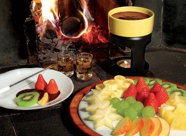<a href="https://viajeaqui.abril.com.br/estabelecimentos/br-sp-sao-paulo-restaurante-florina" rel="Florina, São Paulo (SP)"><strong>Florina, São Paulo (SP)</strong></a><br /> Os queijos gruyère, emmental e schabziger dão sabor acentuado à receita herbes de Glaris, um dos destaques do romântico restaurante, com luz baixa e jardim de inverno. O cardápio da família Häfeli inclui fondues suíças, como o emincé de veau, um picadinho de vitela com cogumelos e batata rosti, além da tradicional de chocolate com frutas frescas (foto). <em>R. Cristóvão Pereira, 1220 (Campo Belo), (11) 5041-5740</em> <a href="https://viajeaqui.abril.com.br/estabelecimentos/br-sp-sao-paulo-restaurante-florina" rel="Florina, São Paulo (SP)"><strong>Florina, São Paulo (SP)</strong></a><br /> Os queijos gruyère, emmental e schabziger dão sabor acentuado à receita herbes de Glaris, um dos destaques do romântico restaurante, com luz baixa e jardim de inverno. O cardápio da família Häfeli inclui fondues suíças, como o emincé de veau, um picadinho de vitela com cogumelos e batata rosti, além da tradicional de chocolate com frutas frescas (foto). <em>R. Cristóvão Pereira, 1220 (Campo Belo), (11) 5041-5740</em>