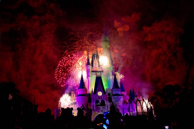 <strong><a href="https://viajeaqui.abril.com.br/cidades/estados-unidos-orlando" rel="Orlando" target="_blank">Orlando</a> na Disney — CINCO NOITES COM TRASLADOS</strong>São 5 noites no <a href="https://disneyworld.disney.go.com/" rel="Disney’s Pop Century" target="_blank">Disney’s Pop Century</a>, com traslados aos parques e bônus para estender a permanência neles, antes ou depois de fecharem, mas sem ingressos.<strong>Quando:</strong> em 15/12<strong>Quem leva:</strong> <a href="https://www.cvc.com.br/index.aspx" rel="CVC" target="_blank">CVC</a> - (11) 3003-9282<strong>Quanto:</strong> US$ 1067 <strong><a href="https://viajeaqui.abril.com.br/cidades/estados-unidos-orlando" rel="Orlando" target="_blank">Orlando</a> na Disney — CINCO NOITES COM TRASLADOS</strong>São 5 noites no <a href="https://disneyworld.disney.go.com/" rel="Disney’s Pop Century" target="_blank">Disney’s Pop Century</a>, com traslados aos parques e bônus para estender a permanência neles, antes ou depois de fecharem, mas sem ingressos.<strong>Quando:</strong> em 15/12<strong>Quem leva:</strong> <a href="https://www.cvc.com.br/index.aspx" rel="CVC" target="_blank">CVC</a> - (11) 3003-9282<strong>Quanto:</strong> US$ 1067