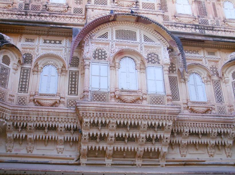 <strong>Forte de Mehrangarh, <a href="https://viajeaqui.abril.com.br/cidades/india-jaipur" rel="Jaipur" target="_blank">Jaipur</a>, <a href="https://viajeaqui.abril.com.br/paises/india" rel="Índia" target="_blank">Índia</a></strong>                Essas ranhuras dão um toque complexidade e riqueza, sempre recorrente nas construções asiáticas