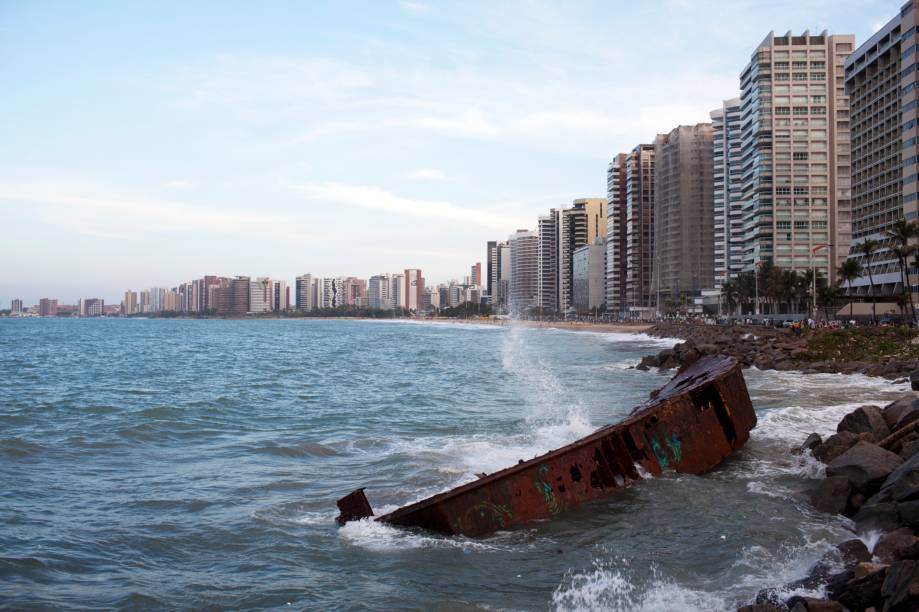 Para além do seu litoral, <strong><a href="https://viajeaqui.abril.com.br/cidades/br-ce-fortaleza" rel="Fortaleza" target="_self">Fortaleza</a></strong> é marcada por prédios, atrações culturais e ótimos restaurantes, que fortalecem a boa fama gastronômica do Nordeste