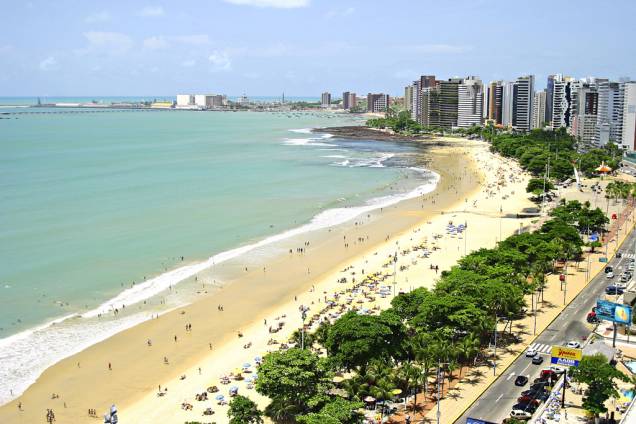 <strong>TRÊS NOITES EM DUAS-ESTRELAS EM <a href="https://viajeaqui.abril.com.br/cidades/br-ce-fortaleza" rel="FORTALEZA" target="_self">FORTALEZA</a></strong> 3 noites no econômico <a href="https://www.bristolhoteis.com.br" rel="Bristol Jangada Fortaleza" target="_blank">Bristol Jangada Fortaleza</a> com traslados. <strong>Quando:</strong> Em 15/10. <strong>Quem leva:</strong> a <a href="https://viagensmaster.com.br" rel="VIAGENS MASTER" target="_blank">VIAGENS MASTER</a> <strong>Quanto: </strong>R$ 1 293 <strong>TRÊS NOITES EM DUAS-ESTRELAS EM <a href="https://viajeaqui.abril.com.br/cidades/br-ce-fortaleza" rel="FORTALEZA" target="_self">FORTALEZA</a></strong> 3 noites no econômico <a href="https://www.bristolhoteis.com.br" rel="Bristol Jangada Fortaleza" target="_blank">Bristol Jangada Fortaleza</a> com traslados. <strong>Quando:</strong> Em 15/10. <strong>Quem leva:</strong> a <a href="https://viagensmaster.com.br" rel="VIAGENS MASTER" target="_blank">VIAGENS MASTER</a> <strong>Quanto: </strong>R$ 1 293