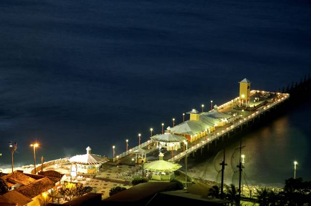 A Ponte dos Ingleses, na Praia de Iracema, é um antigo píer e um dos melhores locais para ver o pôr do sol da cidade de Fortaleza (CE) A Ponte dos Ingleses, na Praia de Iracema, é um antigo píer e um dos melhores locais para ver o pôr do sol da cidade de Fortaleza (CE)
