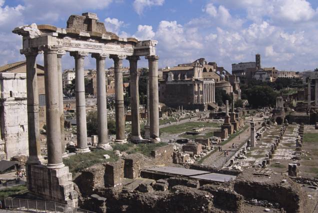 <strong>3. Fórum Romano: </strong>O <a href="https://viajeaqui.abril.com.br/estabelecimentos/italia-roma-atracao-foro-romano" target="_self"><strong>Fórum Romano</strong></a> foi o centro da cidade durante o Império Romano, onde funcionavam a vida comercial e os tribunais <strong>3. Fórum Romano: </strong>O <a href="https://viajeaqui.abril.com.br/estabelecimentos/italia-roma-atracao-foro-romano" target="_self"><strong>Fórum Romano</strong></a> foi o centro da cidade durante o Império Romano, onde funcionavam a vida comercial e os tribunais