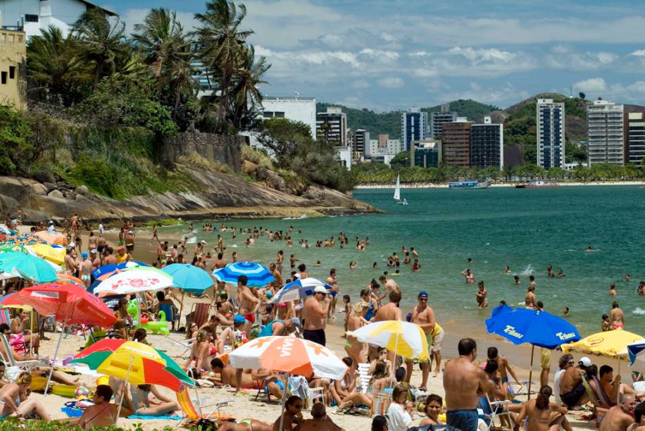 As duas praias mais badaladas de Vitória, Esquerda (Grande) e Direita, ficam na Praia Ilha do Boi