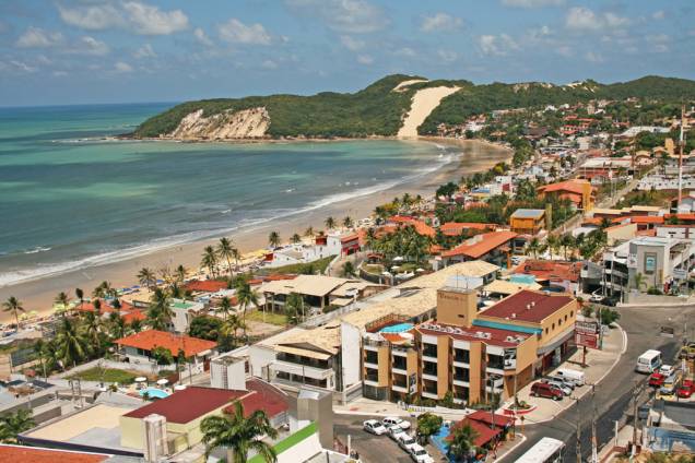 Praia de Ponta Negra e Morro do Careca ao fundo Praia de Ponta Negra e Morro do Careca ao fundo