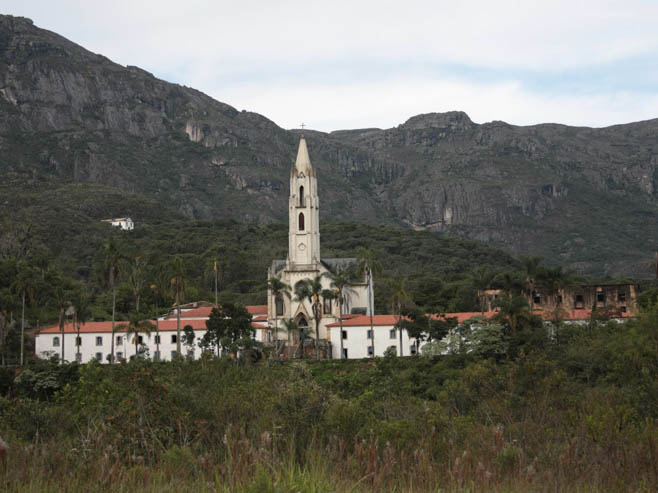 Patrimônio natural e histórico, Santuário do Caraça em Santa Bárbara (MG) possui trilhas e cachoeiras - além de lobos-guarás, que podem ser vistos ao anoitecer