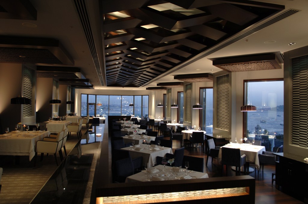 Restaurante Gaja, instalado no Swissotel The Bosforus, Istambul, Turquia Restaurante Gaja, instalado no Swissotel The Bosforus, Istambul, Turquia