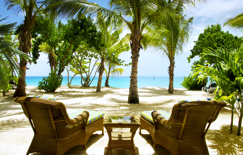 <strong><a href="https://www.galleybayresort.com/" rel="Galley Bay Resort" target="_blank">Galley Bay Resort</a> - Antigua</strong> Este resort fica em uma estreita faixa de terra entre mar paradisíaco e uma lagoa cercada de palmeiras em Galley Bay. As acomodações podem ser quartos com vista pro mar ou cabanas com vista para a lagoa, ambas espetaculares. A estadia all inclusive cobre refeições nos diversos restaurantes e bares do resort, todas as bebidas (alcoólicas e não-alcoólicas), atividades na praia como windsurfing, stand-up paddle, passeios em veleiros, snorkel, caiaque e catamarã e também piscina, centro fitness e bicicletas para dar passeios pela região. Recebe hóspedes a partir de 16 anos de idade <strong><a href="https://www.galleybayresort.com/" rel="Galley Bay Resort" target="_blank">Galley Bay Resort</a> - Antigua</strong> Este resort fica em uma estreita faixa de terra entre mar paradisíaco e uma lagoa cercada de palmeiras em Galley Bay. As acomodações podem ser quartos com vista pro mar ou cabanas com vista para a lagoa, ambas espetaculares. A estadia all inclusive cobre refeições nos diversos restaurantes e bares do resort, todas as bebidas (alcoólicas e não-alcoólicas), atividades na praia como windsurfing, stand-up paddle, passeios em veleiros, snorkel, caiaque e catamarã e também piscina, centro fitness e bicicletas para dar passeios pela região. Recebe hóspedes a partir de 16 anos de idade