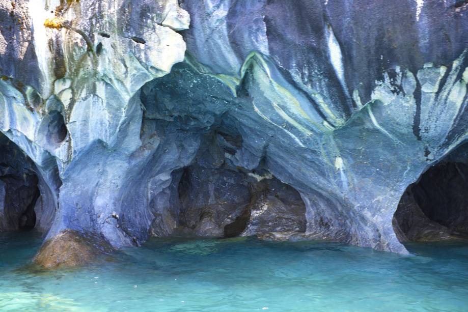 Um dos cenários mais famosos da <a href="https://viajeaqui.abril.com.br/cidades/ar-patagonia" rel="Patagônia" target="_blank">Patagônia</a> são as suas geleiras. A pequena cidade de El Calafate, por exemplo, abriga cenários espetaculares e muito procurados pelos visitantes. Entre elas, destaca-se o Glaciar Upsala, localizado no <a href="https://viajeaqui.abril.com.br/estabelecimentos/ar-el-calafate-atracao-parque-nacional-los-glaciares" rel="Parque Nacional Los Glaciares" target="_blank">Parque Nacional Los Glaciares</a>, e o Glaciar Perito Moreno, tombado pela Unesco