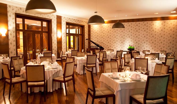 Ambiente do restaurante Araucária, em Campos do Jordão, São Paulo Ambiente do restaurante Araucária, em Campos do Jordão, São Paulo