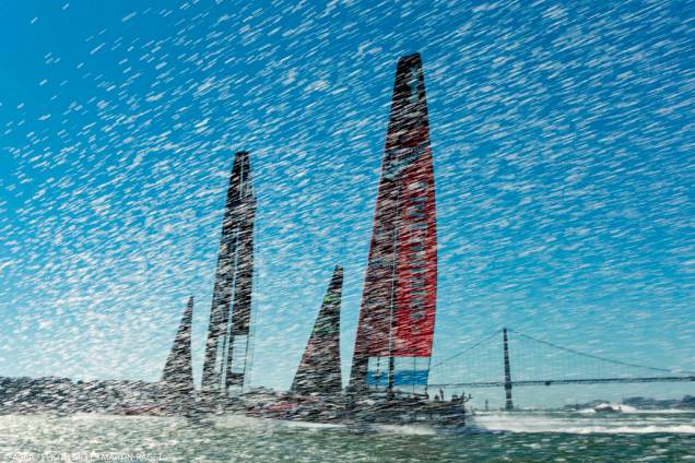 A Americas Cup 2013 é uma melhor de dezessete corridas. Vence quem fizer nove pontos primeiro A Americas Cup 2013 é uma melhor de dezessete corridas. Vence quem fizer nove pontos primeiro