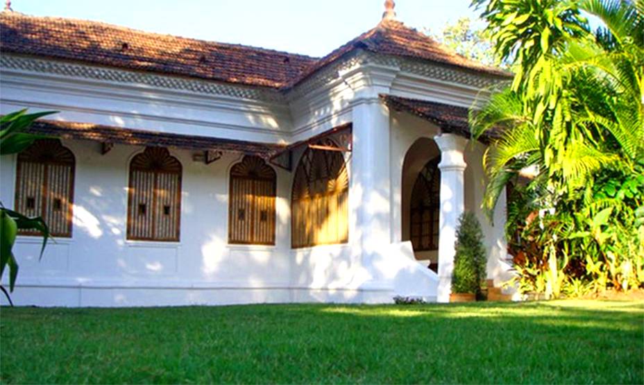 <strong>Parra, <a href="https://viajeaqui.abril.com.br/paises/india" rel="Índia" target="_blank">Índia</a></strong> Repleto de cores e muita espiritualidade, o país é perfeito para casais em busca de ideias criativas e que fujam do tradicionalismo. A casa localiza-se numa vila de Goa e tem cerca de 200 anos. Restaurada, é perfeita para casamentos intimistas. <strong><a href="https://www.airbnb.com.br/rooms/502841?s=SSmf" rel="Alugue aqui" target="_blank">Alugue aqui</a></strong> <em><a href="https://www.booking.com/city/in/mapuca.pt-br.html?aid=332455&label=viagemabril-lugares-incr%C3%ADveis-para-casar" rel="Veja preços de hotéis próximos a Parra no Booking.com" target="_blank">Veja preços de hotéis próximos a Parra no Booking.com</a></em> <strong>Parra, <a href="https://viajeaqui.abril.com.br/paises/india" rel="Índia" target="_blank">Índia</a></strong> Repleto de cores e muita espiritualidade, o país é perfeito para casais em busca de ideias criativas e que fujam do tradicionalismo. A casa localiza-se numa vila de Goa e tem cerca de 200 anos. Restaurada, é perfeita para casamentos intimistas. <strong><a href="https://www.airbnb.com.br/rooms/502841?s=SSmf" rel="Alugue aqui" target="_blank">Alugue aqui</a></strong> <em><a href="https://www.booking.com/city/in/mapuca.pt-br.html?aid=332455&label=viagemabril-lugares-incr%C3%ADveis-para-casar" rel="Veja preços de hotéis próximos a Parra no Booking.com" target="_blank">Veja preços de hotéis próximos a Parra no Booking.com</a></em>