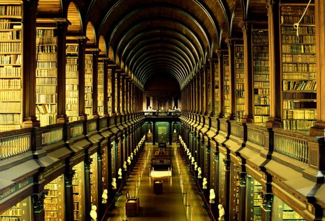 A imensa biblioteca do Trinity College é a maior do país A imensa biblioteca do Trinity College é a maior do país