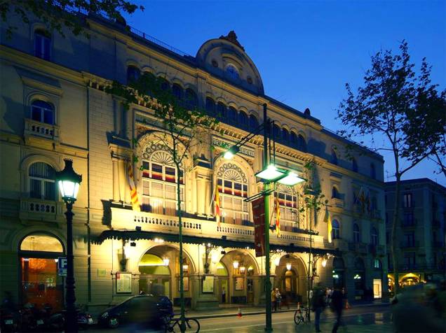 <strong><a href="https://www.liceubarcelona.cat/" target="_blank" rel="noopener">Gran Teatre del Liceu</a>, <a href="https://viajeaqui.abril.com.br/cidades/espanha-barcelona" target="_blank" rel="noopener">Barcelona</a>, <a href="https://viajeaqui.abril.com.br/paises/espanha" target="_blank" rel="noopener">Espanha</a></strong> Inaugurada em 1847, a casa é considerada um dos centros de ópera mais importantes do mundo. Erguido pelos construtores da Sociedade do Grande Teatro do Liceu, o edifício foi prejudicado em bombardeios da Guerra Civil. Em 1994, um incêndio tomou conta de suas salas, resultando em um grande impacto emocional para a sociedade catalã. Restaurado, ele é considerado um dos grandes símbolos da cidade, com apresentações de óperas, concertos, recitais e danças <strong><a href="https://www.liceubarcelona.cat/" target="_blank" rel="noopener">Gran Teatre del Liceu</a>, <a href="https://viajeaqui.abril.com.br/cidades/espanha-barcelona" target="_blank" rel="noopener">Barcelona</a>, <a href="https://viajeaqui.abril.com.br/paises/espanha" target="_blank" rel="noopener">Espanha</a></strong> Inaugurada em 1847, a casa é considerada um dos centros de ópera mais importantes do mundo. Erguido pelos construtores da Sociedade do Grande Teatro do Liceu, o edifício foi prejudicado em bombardeios da Guerra Civil. Em 1994, um incêndio tomou conta de suas salas, resultando em um grande impacto emocional para a sociedade catalã. Restaurado, ele é considerado um dos grandes símbolos da cidade, com apresentações de óperas, concertos, recitais e danças