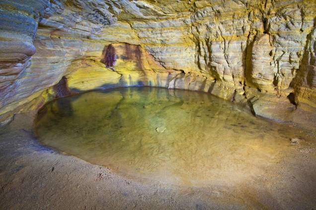 <strong>Gruta dos Viajantes, <a href="https://viajeaqui.abril.com.br/estabelecimentos/br-mg-conceicao-do-ibitipoca-atracao-parque-estadual-do-ibitipoca" rel="Parque Estadual de Conceição de Ibitipoca" target="_self">Parque Estadual de Conceição de Ibitipoca</a>, <a href="https://viajeaqui.abril.com.br/estados/br-minas-gerais" rel="Minas Gerais" target="_self">Minas Gerais</a></strong>No caminho para o Pico do Pião, essa gruta extensa é fortemente explorada pelos viajantes que se aventuram pelo parque. Seu interior é frequentemente utilizado para a prática de trekking, inclusive por famílias<em><a href="https://www.booking.com/city/br/conceicao-da-ibitipoca.pt-br.html?aid=332455&label=viagemabril-grutas-e-cavernas-pelo-brasil" rel="Veja preços de hotéis em Conceição de Ibitipoca no Booking.com" target="_blank">Veja preços de hotéis em Conceição de Ibitipoca no Booking.com</a></em> <strong>Gruta dos Viajantes, <a href="https://viajeaqui.abril.com.br/estabelecimentos/br-mg-conceicao-do-ibitipoca-atracao-parque-estadual-do-ibitipoca" rel="Parque Estadual de Conceição de Ibitipoca" target="_self">Parque Estadual de Conceição de Ibitipoca</a>, <a href="https://viajeaqui.abril.com.br/estados/br-minas-gerais" rel="Minas Gerais" target="_self">Minas Gerais</a></strong>No caminho para o Pico do Pião, essa gruta extensa é fortemente explorada pelos viajantes que se aventuram pelo parque. Seu interior é frequentemente utilizado para a prática de trekking, inclusive por famílias<em><a href="https://www.booking.com/city/br/conceicao-da-ibitipoca.pt-br.html?aid=332455&label=viagemabril-grutas-e-cavernas-pelo-brasil" rel="Veja preços de hotéis em Conceição de Ibitipoca no Booking.com" target="_blank">Veja preços de hotéis em Conceição de Ibitipoca no Booking.com</a></em>