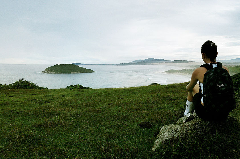 <strong>5. Praia do Luz, Imbituba</strong> Quase deserta, é boa para surfe, wind e kitesurfe. Acesso fácil, de carro, pela faixa de areia que divide a lagoa da Praia de Ibiraquera. <a href="https://www.booking.com/searchresults.pt-br.html?aid=332455&lang=pt-br&sid=eedbe6de09e709d664615ac6f1b39a5d&sb=1&src=index&src_elem=sb&error_url=https%3A%2F%2Fwww.booking.com%2Findex.pt-br.html%3Faid%3D332455%3Bsid%3Deedbe6de09e709d664615ac6f1b39a5d%3Bsb_price_type%3Dtotal%26%3B&ss=Praia+da+Luz%2C+Praia+do+Rosa%2C+Santa+Catarina%2C+Brasil&checkin_monthday=&checkin_month=&checkin_year=&checkout_monthday=&checkout_month=&checkout_year=&no_rooms=1&group_adults=2&group_children=0&from_sf=1&ss_raw=Praia+do+Luz+&ac_position=0&ac_langcode=xb&dest_id=256036&dest_type=landmark&search_pageview_id=e2116e3db8050545&search_selected=true&map=1#map_opened" target="_blank" rel="noopener"><em>Busque hospedagens na Praia do Luz no Booking.com</em></a> <strong>5. Praia do Luz, Imbituba</strong> Quase deserta, é boa para surfe, wind e kitesurfe. Acesso fácil, de carro, pela faixa de areia que divide a lagoa da Praia de Ibiraquera. <a href="https://www.booking.com/searchresults.pt-br.html?aid=332455&lang=pt-br&sid=eedbe6de09e709d664615ac6f1b39a5d&sb=1&src=index&src_elem=sb&error_url=https%3A%2F%2Fwww.booking.com%2Findex.pt-br.html%3Faid%3D332455%3Bsid%3Deedbe6de09e709d664615ac6f1b39a5d%3Bsb_price_type%3Dtotal%26%3B&ss=Praia+da+Luz%2C+Praia+do+Rosa%2C+Santa+Catarina%2C+Brasil&checkin_monthday=&checkin_month=&checkin_year=&checkout_monthday=&checkout_month=&checkout_year=&no_rooms=1&group_adults=2&group_children=0&from_sf=1&ss_raw=Praia+do+Luz+&ac_position=0&ac_langcode=xb&dest_id=256036&dest_type=landmark&search_pageview_id=e2116e3db8050545&search_selected=true&map=1#map_opened" target="_blank" rel="noopener"><em>Busque hospedagens na Praia do Luz no Booking.com</em></a>