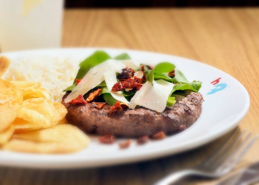 <a href="https://www.h3.com/br.html" rel="H3">H3</a>, rede presente em oito shoppings da cidade: hambúrguer de 200 gramas mais rúcula, tomate seco, parmesão e molho à base de azeite e limão-siciliano <a href="https://www.h3.com/br.html" rel="H3">H3</a>, rede presente em oito shoppings da cidade: hambúrguer de 200 gramas mais rúcula, tomate seco, parmesão e molho à base de azeite e limão-siciliano