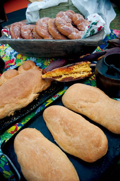 Broas e pães caseiros servidos no Festival de Gastronomia e Cultura da Roça, em Gonçalves, Minas Gerais