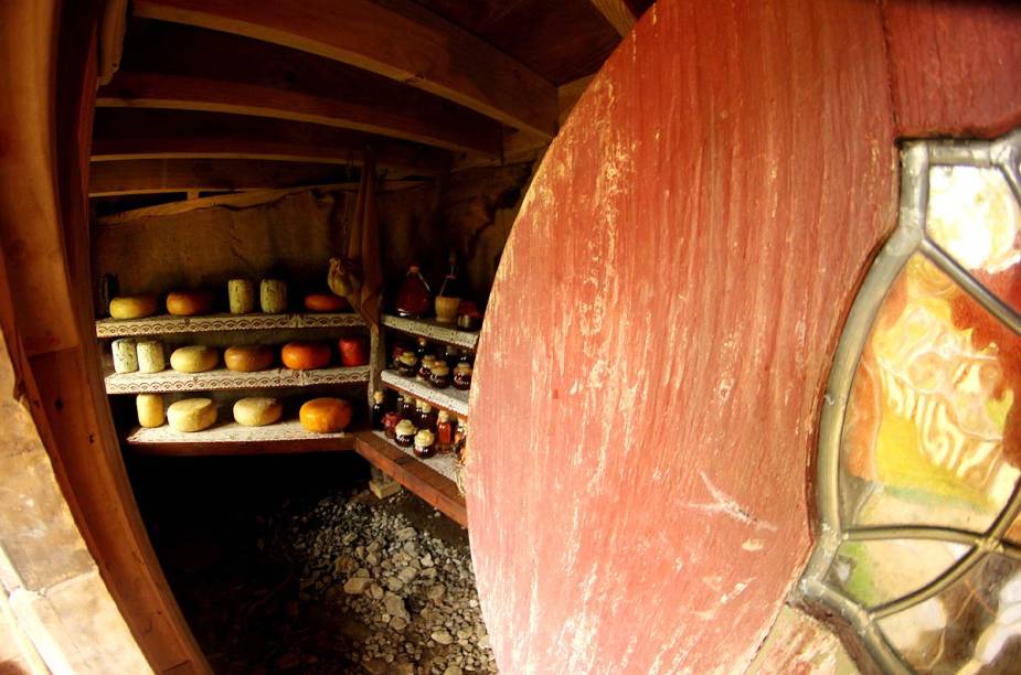 Algumas casas permite a entrada dos turistas, como é o caso dessa. As prateleiras e embutidos foram posicionados em ponto estratégico para as filmagens Algumas casas permite a entrada dos turistas, como é o caso dessa. As prateleiras e embutidos foram posicionados em ponto estratégico para as filmagens