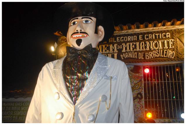 A alegoria do Homem da Meia-Noite, que desfila à zero hora do sábado desde 1932, é uma das atrações mais aguardadas do Carnaval de Olinda, em Pernambuco A alegoria do Homem da Meia-Noite, que desfila à zero hora do sábado desde 1932, é uma das atrações mais aguardadas do Carnaval de Olinda, em Pernambuco