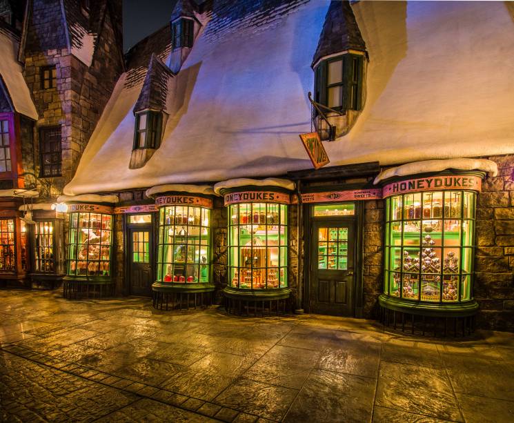 Honeydukes é a loja de doces mais famosa de Hogsmeades e aprece no terceiro filme da saga