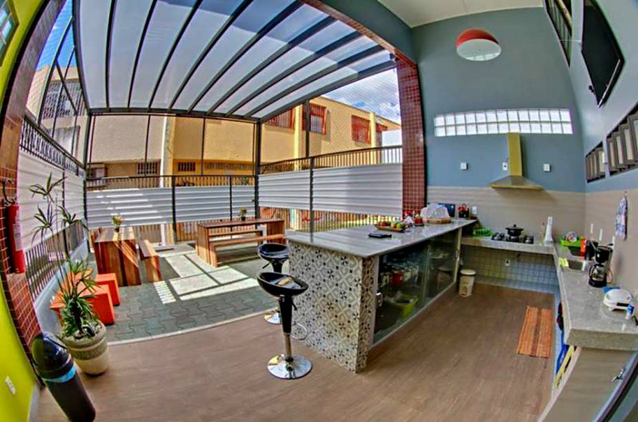 <strong>Hostel 7, em Brasília (DF)</strong>Esse hostel na Asa Norte tem uma charmosa decoração que remete aos anos 60, época em que a cidade de Brasília foi inaugurada. Há um total de 38 leitos, divididos em quartos que homenageiam artistas da época: o paisagista Burle Marx, o artista plástico Athos Bulcão, o urbanista Lúcio Costa, e, claro, o arquiteto Oscar Niemeyer. <strong>Hostel 7, em Brasília (DF)</strong>Esse hostel na Asa Norte tem uma charmosa decoração que remete aos anos 60, época em que a cidade de Brasília foi inaugurada. Há um total de 38 leitos, divididos em quartos que homenageiam artistas da época: o paisagista Burle Marx, o artista plástico Athos Bulcão, o urbanista Lúcio Costa, e, claro, o arquiteto Oscar Niemeyer.
