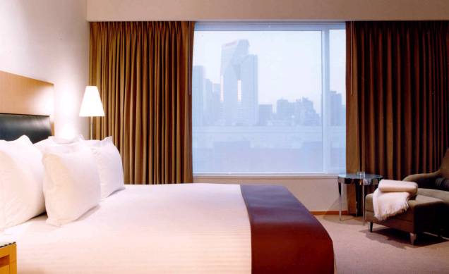 <strong><a href="https://viajeaqui.abril.com.br/estabelecimentos/br-sp-sao-paulo-hospedagem-grand-hyatt" rel="Grand Hyatt">Grand Hyatt</a></strong><br />Recebe muitos viajantes de negócios. Tem recepção exclusiva e lounge privativo nos andares executivos. Já seus bares e restaurantes fazem sucesso entre os executivos da região da Avenida Engenheiro Luís Carlos Berrini. O Wine Library é um espaço sob medida para degustar vinhos e o bar Upstairs tem lounge e programação de música ao vivo. <em>Av. das Nações Unidas, 13301, 11/2838-1234, <a href="https://www.saopaulo.hyatt.com" rel="www.saopaulo.hyatt.com">www.saopaulo.hyatt.com</a></em> <strong><a href="https://viajeaqui.abril.com.br/estabelecimentos/br-sp-sao-paulo-hospedagem-grand-hyatt" rel="Grand Hyatt">Grand Hyatt</a></strong><br />Recebe muitos viajantes de negócios. Tem recepção exclusiva e lounge privativo nos andares executivos. Já seus bares e restaurantes fazem sucesso entre os executivos da região da Avenida Engenheiro Luís Carlos Berrini. O Wine Library é um espaço sob medida para degustar vinhos e o bar Upstairs tem lounge e programação de música ao vivo. <em>Av. das Nações Unidas, 13301, 11/2838-1234, <a href="https://www.saopaulo.hyatt.com" rel="www.saopaulo.hyatt.com">www.saopaulo.hyatt.com</a></em>