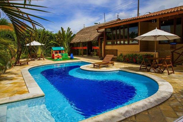 <strong><a href="https://viajeaqui.abril.com.br/cidades/br-al-maragogi" rel="Maragogi" target="_blank">Maragogi</a>, <a href="https://viajeaqui.abril.com.br/estados/br-alagoas" rel="Alagoas" target="_blank">Alagoas</a> — SETE NOITES TRÊS-ESTRELAS</strong> São 7 noites no beira-mar <a href="https://www.hotelareiasbelas.com.br/" rel="Areias Belas" target="_blank">Areias Belas</a> (foto), sem traslados. <strong>Quando:</strong> em 15/12 <strong>Quem leva:</strong> <a href="https://www.decolar.com/" rel="DECOLAR" target="_blank">DECOLAR</a> - 0800-7216527 <strong>Quanto:</strong> R$ 2590 <strong><a href="https://viajeaqui.abril.com.br/cidades/br-al-maragogi" rel="Maragogi" target="_blank">Maragogi</a>, <a href="https://viajeaqui.abril.com.br/estados/br-alagoas" rel="Alagoas" target="_blank">Alagoas</a> — SETE NOITES TRÊS-ESTRELAS</strong> São 7 noites no beira-mar <a href="https://www.hotelareiasbelas.com.br/" rel="Areias Belas" target="_blank">Areias Belas</a> (foto), sem traslados. <strong>Quando:</strong> em 15/12 <strong>Quem leva:</strong> <a href="https://www.decolar.com/" rel="DECOLAR" target="_blank">DECOLAR</a> - 0800-7216527 <strong>Quanto:</strong> R$ 2590
