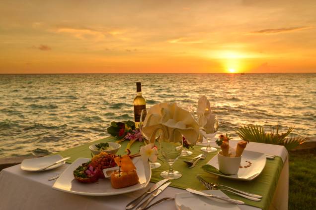 <strong>2. Avatoru, <a href="https://viajeaqui.abril.com.br/paises/polinesia-francesa" rel="Polinésia Francesa">Polinésia Francesa</a></strong> Quem escolher o lugar como destino, pode ficar no deslumbrante <a href="https://www.booking.com/hotel/pf/hoshino-resort-kiaora-rangiroa.pt-br.html?aid=332455&label=viagemabril-destinosmergulho" rel="Hotel Kia Ora Resort & Spa" target="_blank">Hotel Kia Ora Resort & Spa</a>. Rodeado por uma praia de areia branca e uma lagoa de água azul-turquesa, o hotel é estilizado com um toque taitiano e conta com dez bangalôs posicionados sobre a água, além de ter também villas com piscinas privativas. Os hópedes podem desfrutar durante a acomodação de algumas das muitas excursões, que incuem nos pacotes mergulho com cilindro de oxigênio, mergulho com snorkel, passeios até a Lagoa Azul e visita às praias de areia rosa <a href="https://www.booking.com/city/pf/avatoru.pt-br.html?aid=332455&label=viagemabril-destinosmergulho" rel="Reserve seu hotel em Avatoru através do Booking.com" target="_blank"><em>Reserve seu hotel em Avatoru através do Booking.com</em></a> <strong>2. Avatoru, <a href="https://viajeaqui.abril.com.br/paises/polinesia-francesa" rel="Polinésia Francesa">Polinésia Francesa</a></strong> Quem escolher o lugar como destino, pode ficar no deslumbrante <a href="https://www.booking.com/hotel/pf/hoshino-resort-kiaora-rangiroa.pt-br.html?aid=332455&label=viagemabril-destinosmergulho" rel="Hotel Kia Ora Resort & Spa" target="_blank">Hotel Kia Ora Resort & Spa</a>. Rodeado por uma praia de areia branca e uma lagoa de água azul-turquesa, o hotel é estilizado com um toque taitiano e conta com dez bangalôs posicionados sobre a água, além de ter também villas com piscinas privativas. Os hópedes podem desfrutar durante a acomodação de algumas das muitas excursões, que incuem nos pacotes mergulho com cilindro de oxigênio, mergulho com snorkel, passeios até a Lagoa Azul e visita às praias de areia rosa <a href="https://www.booking.com/city/pf/avatoru.pt-br.html?aid=332455&label=viagemabril-destinosmergulho" rel="Reserve seu hotel em Avatoru através do Booking.com" target="_blank"><em>Reserve seu hotel em Avatoru através do Booking.com</em></a>