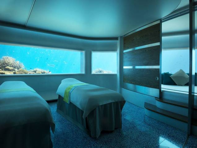 <a href="https://www.tgk.tur.br/" rel="TGK" target="_blank"><strong>TGK</strong></a><strong>O QUE ELA FAZ POR VOCÊ</strong>Reserva hotel com spa singular nas <a href="https://viajeaqui.abril.com.br/paises/maldivas" rel="Maldivas" target="_blank">Maldivas</a>.<strong>PACOTE</strong>No paradisíaco arquipélago das Maldivas, no Índico, o luxuoso <a href="https://www.minorhotels.com/en/peraquum/huvafen-fushi" rel="Huvafen Fushi" target="_blank">Huvafen Fushi</a> é daqueles hotéis em que cada bangalô tem uma piscina privativa. Mas nem essa mordomia consegue eclipsar o spa (foto), único do arquipélago com salas de tratamento submersas nas quais os hóspedes acompanham o vai e vem de peixes e arraias pelas janelas. Os tratamentos são personalizados pelo tipo de pele e privilegiam os produtos marinhos. São cinco noites desde US$ 4 904. <a href="https://www.tgk.tur.br/" rel="TGK" target="_blank"><strong>TGK</strong></a><strong>O QUE ELA FAZ POR VOCÊ</strong>Reserva hotel com spa singular nas <a href="https://viajeaqui.abril.com.br/paises/maldivas" rel="Maldivas" target="_blank">Maldivas</a>.<strong>PACOTE</strong>No paradisíaco arquipélago das Maldivas, no Índico, o luxuoso <a href="https://www.minorhotels.com/en/peraquum/huvafen-fushi" rel="Huvafen Fushi" target="_blank">Huvafen Fushi</a> é daqueles hotéis em que cada bangalô tem uma piscina privativa. Mas nem essa mordomia consegue eclipsar o spa (foto), único do arquipélago com salas de tratamento submersas nas quais os hóspedes acompanham o vai e vem de peixes e arraias pelas janelas. Os tratamentos são personalizados pelo tipo de pele e privilegiam os produtos marinhos. São cinco noites desde US$ 4 904.