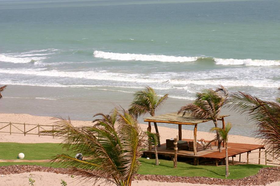 <strong>Icaraí de <a href="https://viajeaqui.abril.com.br/cidades/br-ce-amontada" rel="Amontada">Amontada</a></strong> (CE) A 180 quilômetros a oeste de Fortaleza, entre Flecheiras e Jeri, está Icaraizinho, como é chamada Icaraí de Amontada pelos íntimos. A pequena vila lembra a Jericoacoara de 20 anos atrás, com aquele clima de paraíso perdido. Há poucas pousadas, mas algumas delas são charmosas como a <a href="https://viajeaqui.abril.com.br/estabelecimentos/br-ce-icarai-de-amontada-hospedagem-villa-mango" rel="Villa Mango" target="_blank">Villa Mango</a> (foto) e <a href="https://viajeaqui.abril.com.br/estabelecimentos/br-ce-icarai-de-amontada-hospedagem-cafe-zapata" rel="Café Zapata" target="_blank">Café Zapata</a>, indicadas pelo GUIA QUATRO RODAS. A praia central da vila é extensa, tem mar esverdeado e dunas – e você vai poder aproveitar tudo com clima ensolarado. Ventos sopram a favor de praticantes de kite e windsurfe <strong>Icaraí de <a href="https://viajeaqui.abril.com.br/cidades/br-ce-amontada" rel="Amontada">Amontada</a></strong> (CE) A 180 quilômetros a oeste de Fortaleza, entre Flecheiras e Jeri, está Icaraizinho, como é chamada Icaraí de Amontada pelos íntimos. A pequena vila lembra a Jericoacoara de 20 anos atrás, com aquele clima de paraíso perdido. Há poucas pousadas, mas algumas delas são charmosas como a <a href="https://viajeaqui.abril.com.br/estabelecimentos/br-ce-icarai-de-amontada-hospedagem-villa-mango" rel="Villa Mango" target="_blank">Villa Mango</a> (foto) e <a href="https://viajeaqui.abril.com.br/estabelecimentos/br-ce-icarai-de-amontada-hospedagem-cafe-zapata" rel="Café Zapata" target="_blank">Café Zapata</a>, indicadas pelo GUIA QUATRO RODAS. A praia central da vila é extensa, tem mar esverdeado e dunas – e você vai poder aproveitar tudo com clima ensolarado. Ventos sopram a favor de praticantes de kite e windsurfe