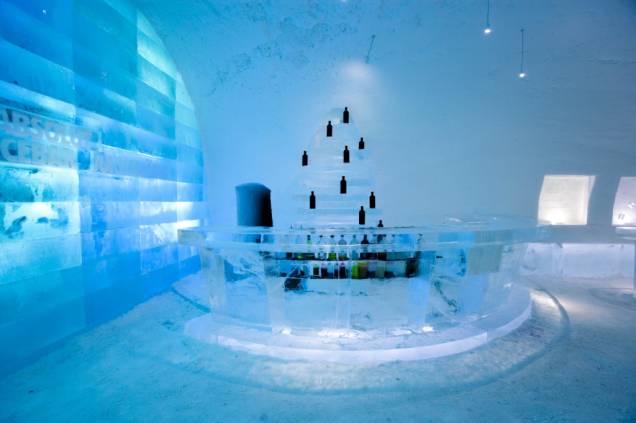 Uma das melhores formas de se apreciar uma boa vodca é mantendo-a a temperaturas congelantes. O Absolut Bar do Ice Hotel é um misto de balada, point de encontro e merchandising da famosa marca de bebidas sueca Uma das melhores formas de se apreciar uma boa vodca é mantendo-a a temperaturas congelantes. O Absolut Bar do Ice Hotel é um misto de balada, point de encontro e merchandising da famosa marca de bebidas sueca