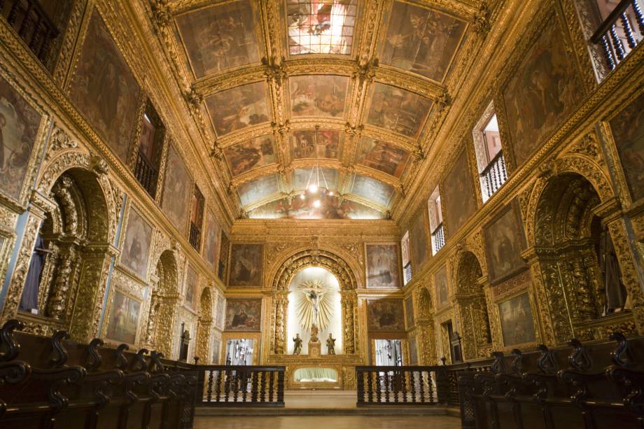 <strong>8. <a href="https://viajeaqui.abril.com.br/estabelecimentos/br-pe-recife-atracao-capela-dourada" rel="CAPELA DOURADA" target="_blank">CAPELA DOURADA</a></strong> (300 metros) É uma singela igreja com muito ouro revestindo os altares. Nos fundos, a Igreja de Santo Antônio exibe azulejos portugueses. <em>Rua do Imperador. R$ 5</em> <strong>8. <a href="https://viajeaqui.abril.com.br/estabelecimentos/br-pe-recife-atracao-capela-dourada" rel="CAPELA DOURADA" target="_blank">CAPELA DOURADA</a></strong> (300 metros) É uma singela igreja com muito ouro revestindo os altares. Nos fundos, a Igreja de Santo Antônio exibe azulejos portugueses. <em>Rua do Imperador. R$ 5</em>