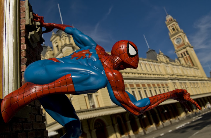 Homem-Aranha na Estação da Luz, em São Paulo