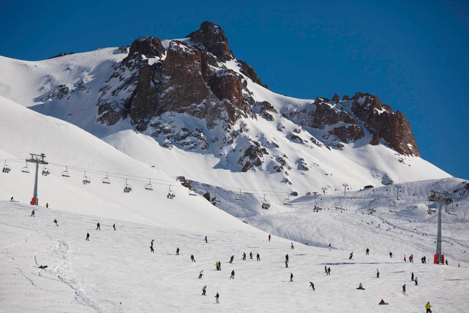 Las Leñas está localizado no coração da Cordilheira dos Andes, na província de Mendoza, há uma distância de 1.200 km de Buenos Aires