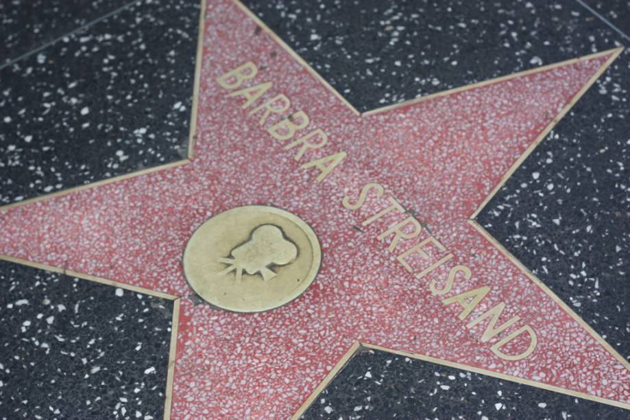 Estrela da cantora e atriz Barbra Streisand na Calçada da Fama, em Hollywood Estrela da cantora e atriz Barbra Streisand na Calçada da Fama, em Hollywood