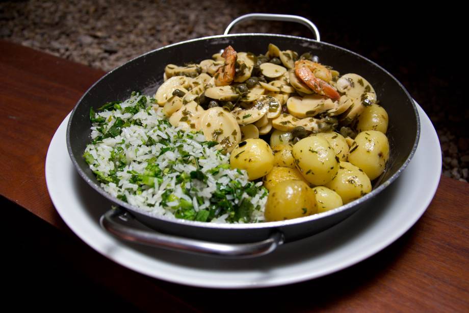 Pirarucu à Belle Muniere, do restaurante Banzeiro, em Manaus, Amazonas Pirarucu à Belle Muniere, do restaurante Banzeiro, em Manaus, Amazonas