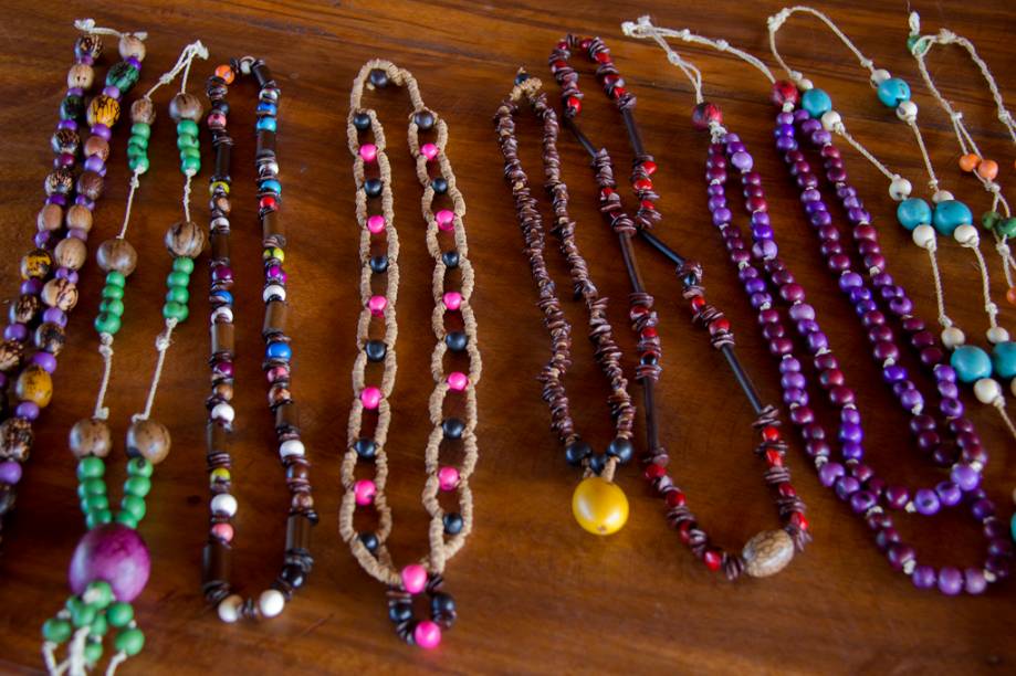 Artesanato feito por comunidades ribeirinhas da Bacia Amazônica Artesanato feito por comunidades ribeirinhas da Bacia Amazônica