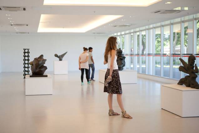 Visitantes observam a mostra O Tridimensional no Acervo do MAC: uma Antologia, em sua nova sede no antigo prédio do Detran, em São Paulo Visitantes observam a mostra O Tridimensional no Acervo do MAC: uma Antologia, em sua nova sede no antigo prédio do Detran, em São Paulo