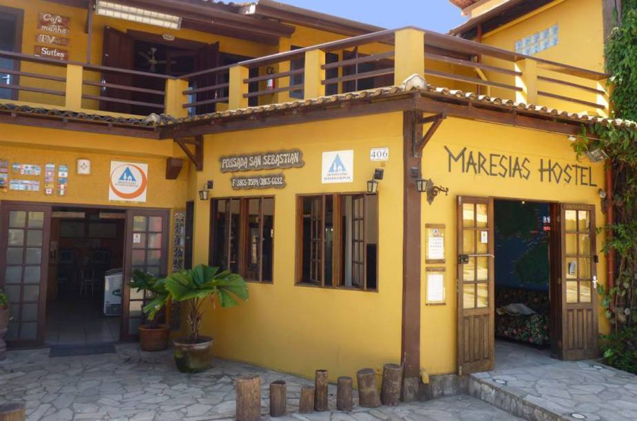 <strong><a href="https://viajeaqui.abril.com.br/estabelecimentos/br-sp-sao-sebastiao-hospedagem-maresias-hostel" rel="Maresias Hostel" target="_blank">Maresias Hostel</a>, em <a href="https://viajeaqui.abril.com.br/cidades/br-sp-sao-sebastiao" rel="Maresias (São Sebastião)" target="_blank">Maresias (São Sebastião)</a> (<a href="https://viajeaqui.abril.com.br/estados/br-sao-paulo" rel="SP" target="_blank">SP</a>)</strong> O hostel oferece quartos e chalés e tem piscina, wi-fi, área para churrasco e um Rock Bar que abre todas as noites. <strong><a href="https://viajeaqui.abril.com.br/estabelecimentos/br-sp-sao-sebastiao-hospedagem-maresias-hostel" rel="Maresias Hostel" target="_blank">Maresias Hostel</a>, em <a href="https://viajeaqui.abril.com.br/cidades/br-sp-sao-sebastiao" rel="Maresias (São Sebastião)" target="_blank">Maresias (São Sebastião)</a> (<a href="https://viajeaqui.abril.com.br/estados/br-sao-paulo" rel="SP" target="_blank">SP</a>)</strong> O hostel oferece quartos e chalés e tem piscina, wi-fi, área para churrasco e um Rock Bar que abre todas as noites.