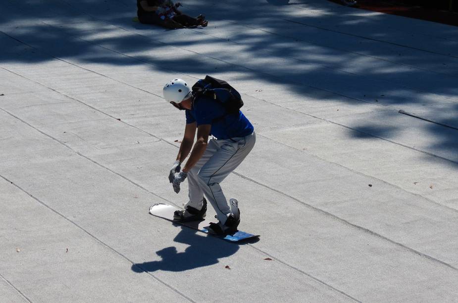 No convés, piscina e amplo espaço para shows e apresentações No convés, piscina e amplo espaço para shows e apresentações
