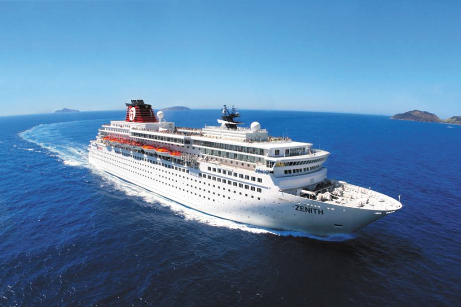 Navio Zenith tem 47.413 toneladas e capacidade para 1828 hóspedes Navio Zenith tem 47.413 toneladas e capacidade para 1828 hóspedes
