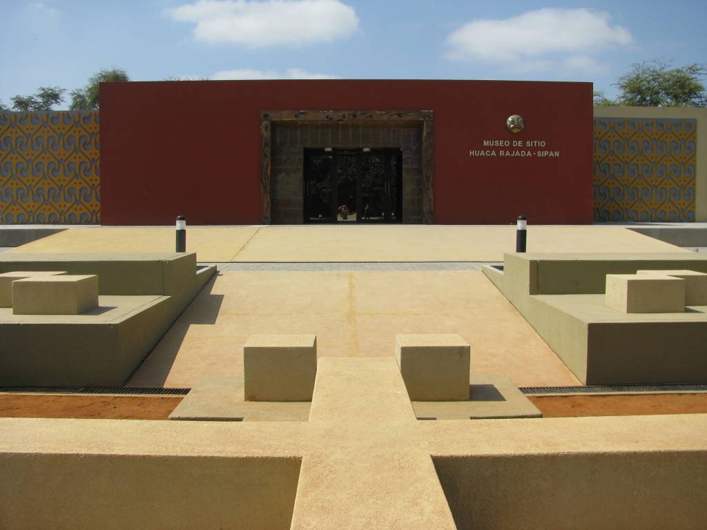 Fachada do Museu de S&iacute;tio Huaca Rajada-Sip&aacute;n