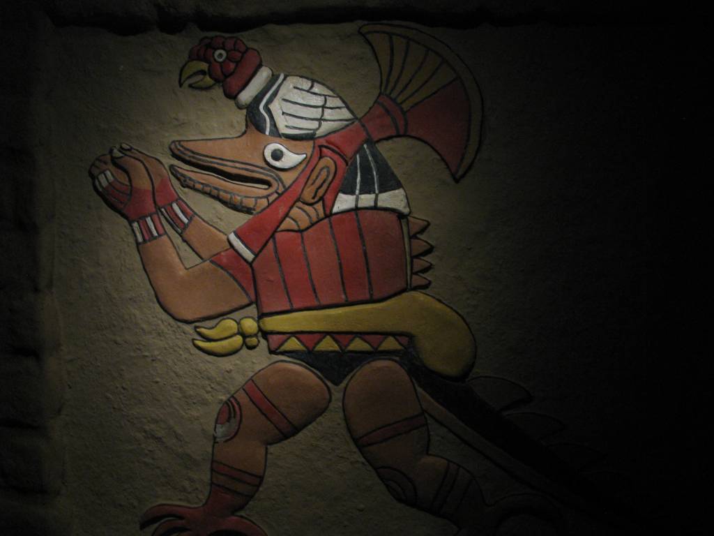 Na cultura moche h&aacute; seres mitol&oacute;gicos como o deus metade iguana e metade homem, o mensageiro do mundo dos vivos e dos mortos
